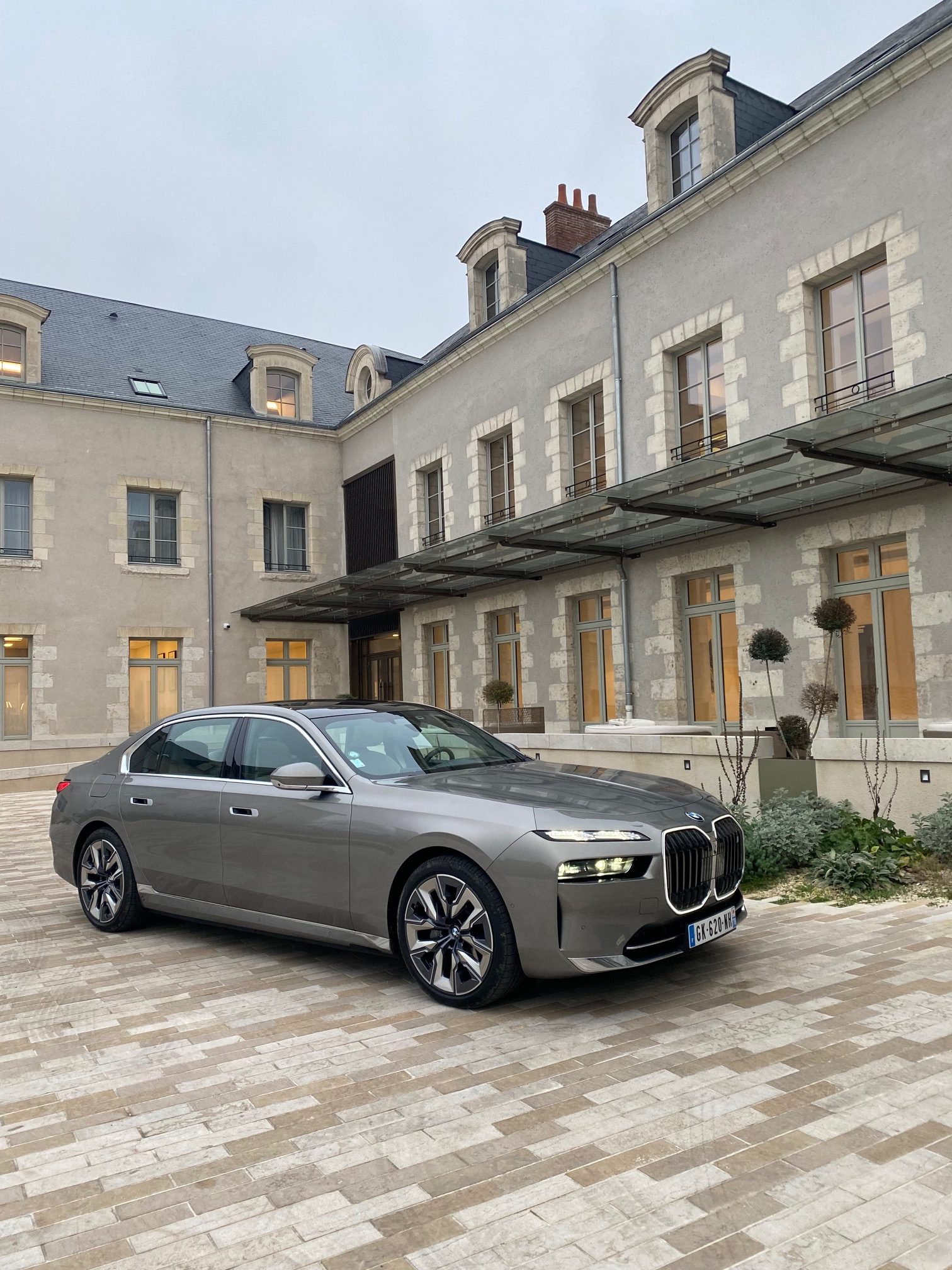 BMW i7 : essai de l'incroyable nouvelle limousine de luxe électrique